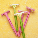 Can you bring a razor on a plane